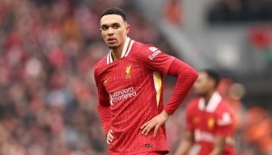 爱之深！球迷评阿诺德：脱衣庆祝是表示留下？还是红军最后一球？