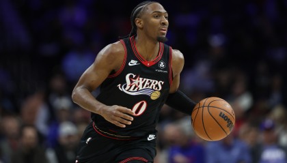 内外开花！马克西首节7中4拿到10分4板2助 三分3中2